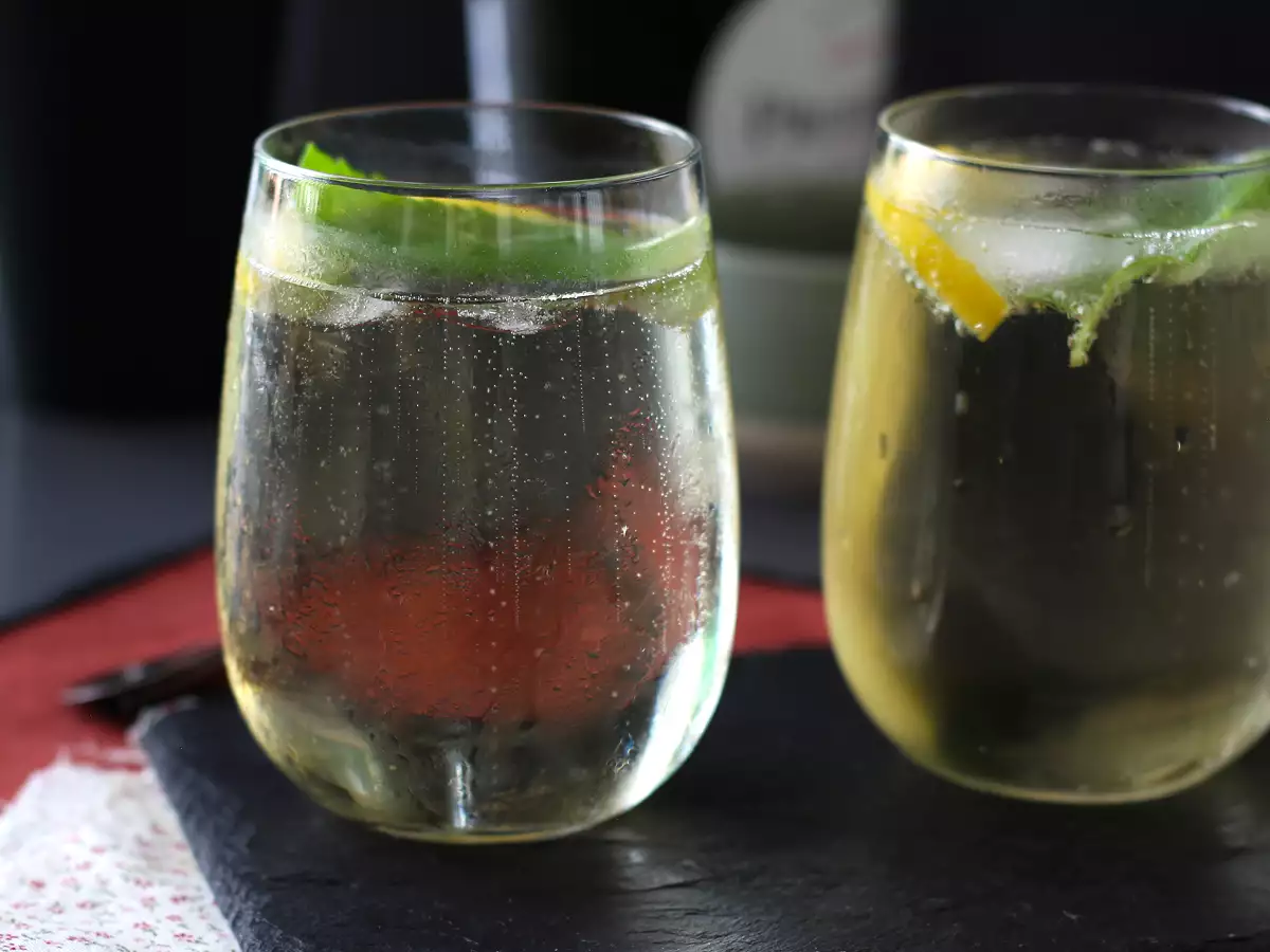 स्प्रिट्ज सेंट-जर्मेन, हॉल्टन फूलों की लिकर के साथ, गर्मियों के लिए एक बेहद ताज़ा कॉकटेल - फोटो 2