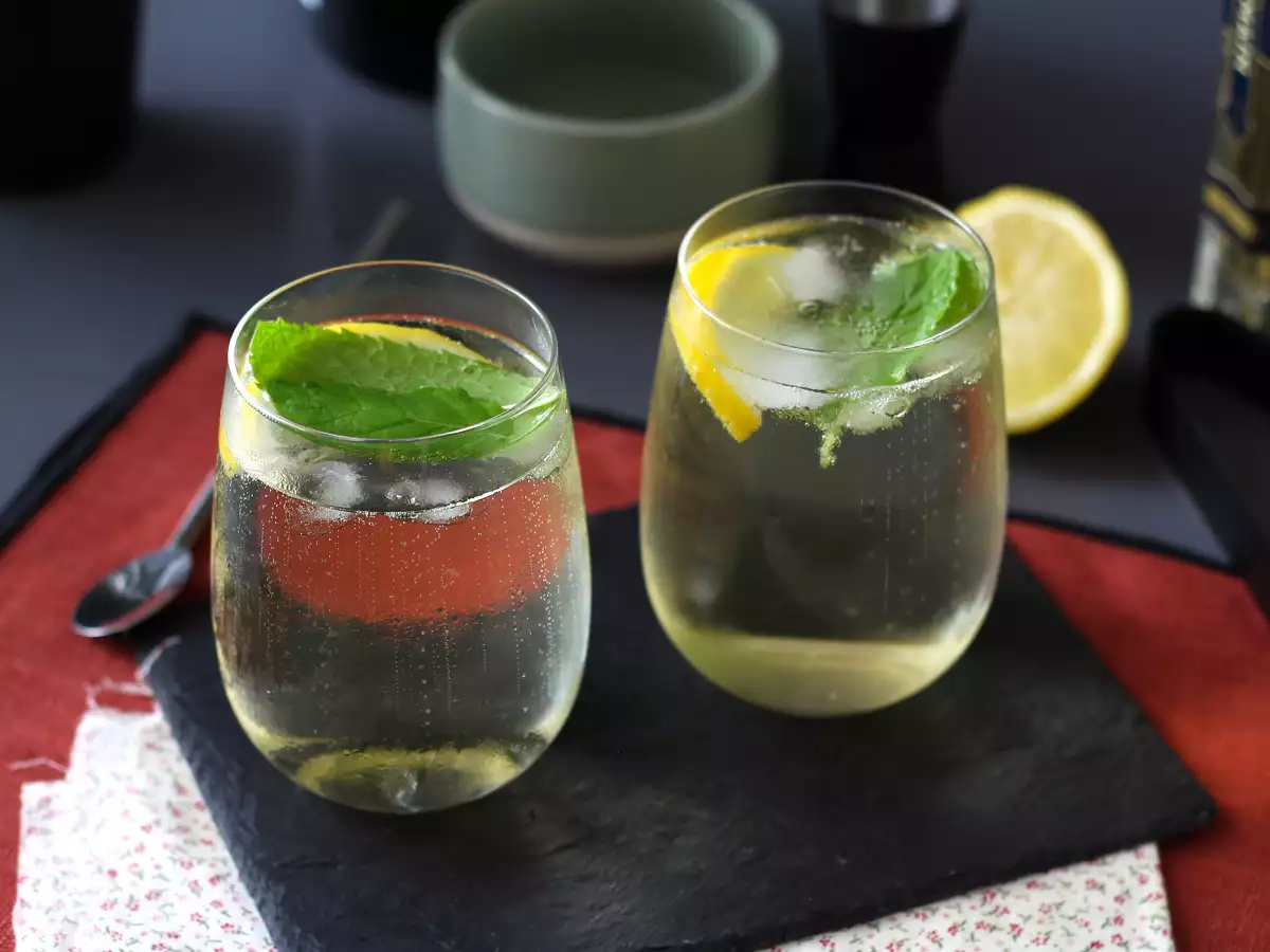 स्प्रिट्ज सेंट-जर्मेन, हॉल्टन फूलों की लिकर के साथ, गर्मियों के लिए एक बेहद ताज़ा कॉकटेल - फोटो 3