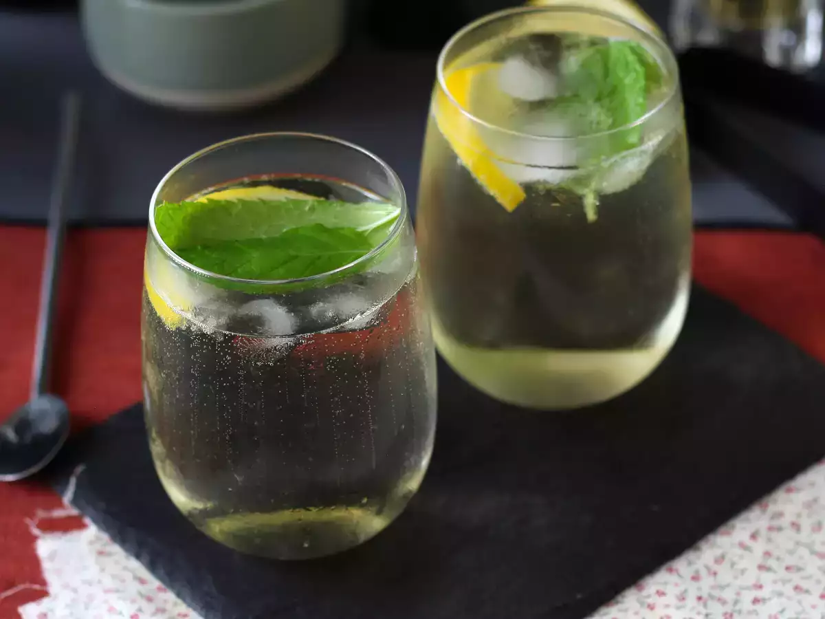 स्प्रिट्ज सेंट-जर्मेन, हॉल्टन फूलों की लिकर के साथ, गर्मियों के लिए एक बेहद ताज़ा कॉकटेल - फोटो 5
