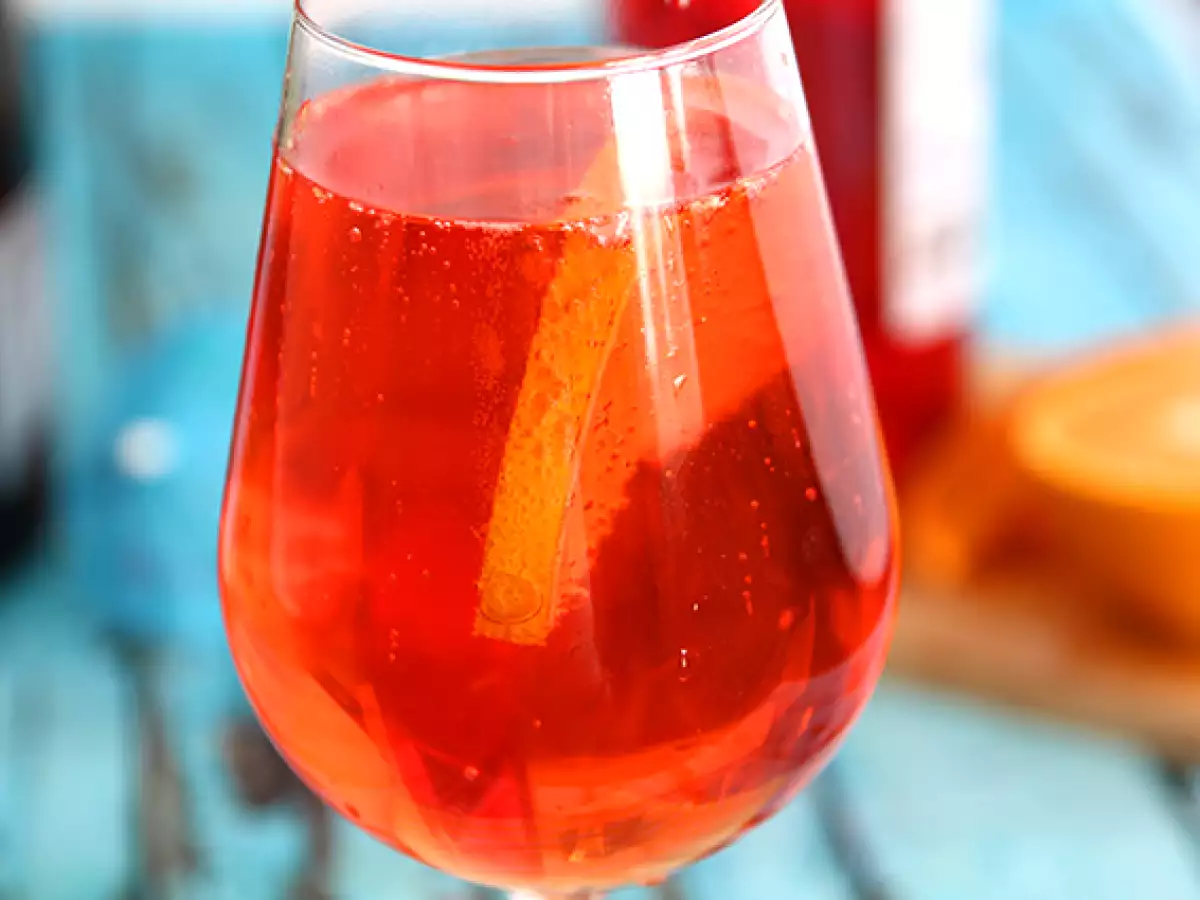 Spritz, प्रसिद्ध इटालियन कॉकटेल Aperol के साथ - फोटो 2