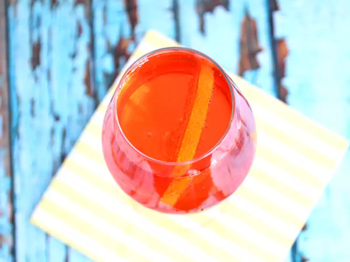 Spritz, प्रसिद्ध इटालियन कॉकटेल Aperol के साथ - फोटो 3