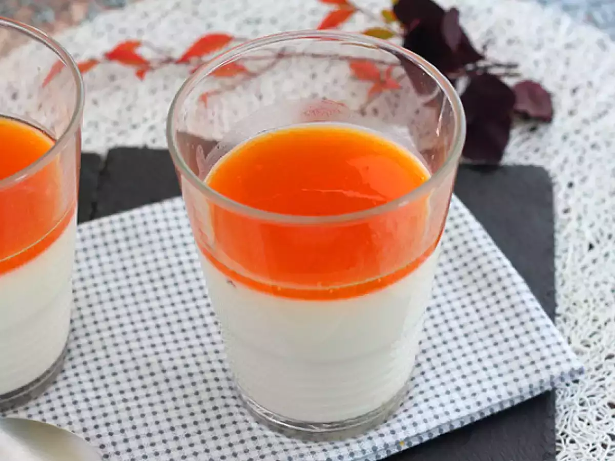 वनीला panna cotta और इसके खुबानी के कूलिस - फोटो 3