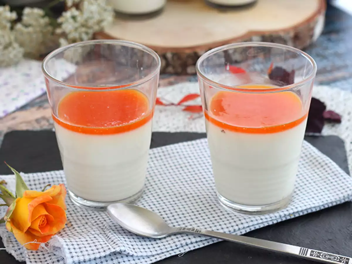 वनीला panna cotta और इसके खुबानी के कूलिस - फोटो 5