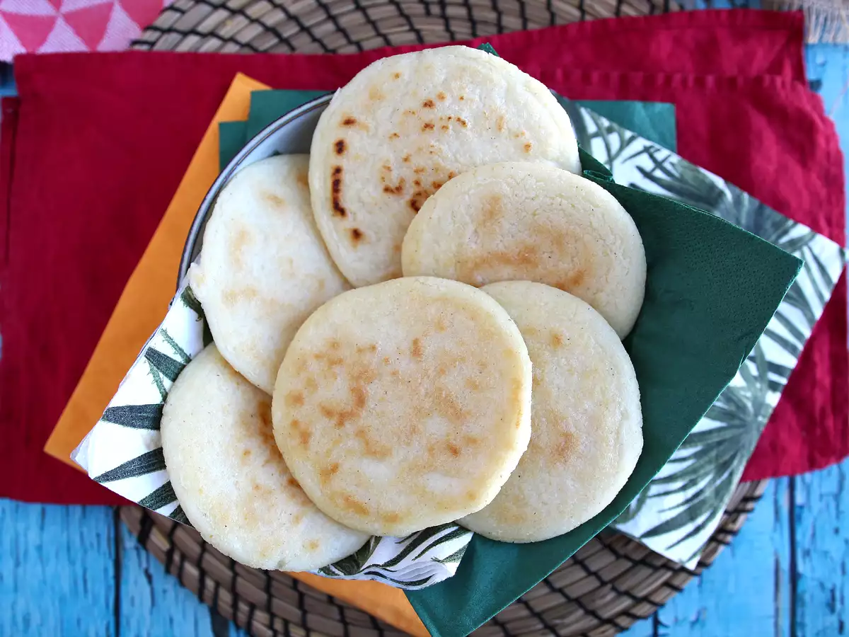वेनेज़ुएला के एरेपस, केवल 3 सामग्री के साथ ग्लूटेन-मुक्त छोटे ब्रेड - फोटो 3
